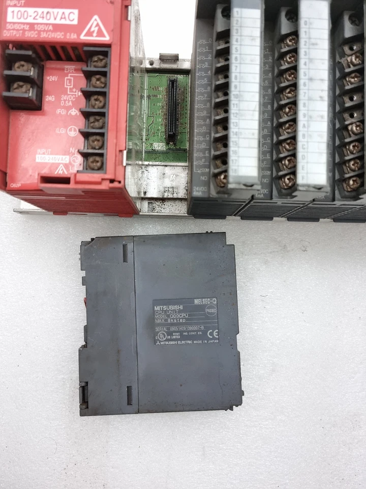 MITSUBISHI Q62P, Q00CPU, 6PCS QX40, Q68AD, QJ71C24N, Q38B-E Q SERIES PLC SET